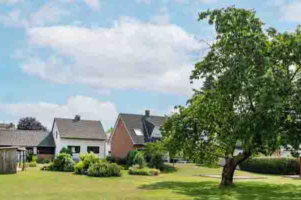 Immobilie kaufen Zweifamilienhaus in 40670 Meerbusch-Strümp